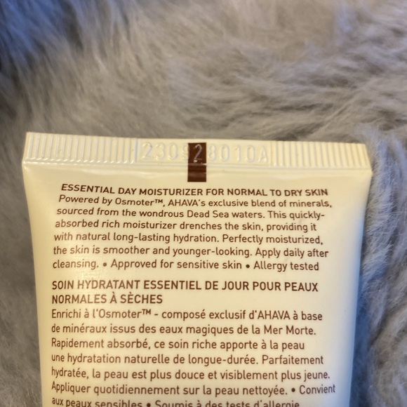 Ahava time to hydrate essential day moisturizer. 75ml/ 2.5 fl.oz - Picture 2 of 3